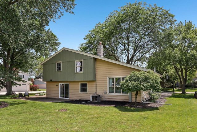 5806 Glen Flora DRIVE, Greendale, WI 53129