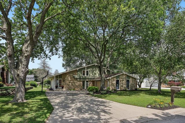 5806 Glen Flora DRIVE, Greendale, WI 53129