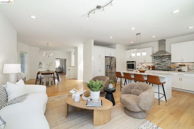 1908 Tenth St, Berkeley, CA 94710