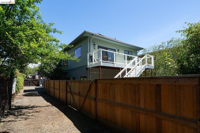 1908 Tenth St, Berkeley, CA 94710