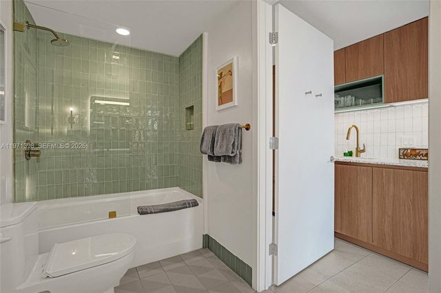 159 NE 6th St 3214, Miami, FL 33132