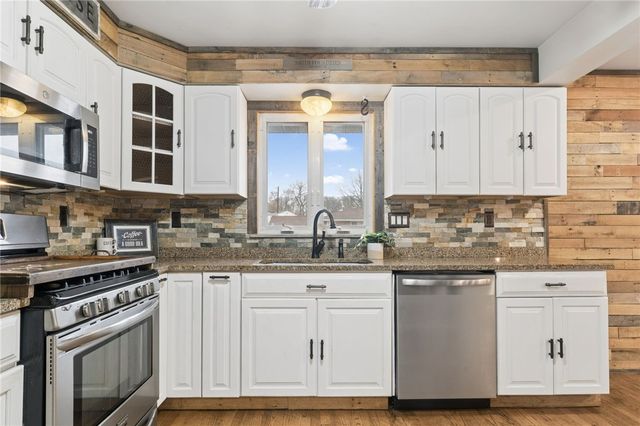 2745 Hastings Dr, Lower Burrell, PA 15068