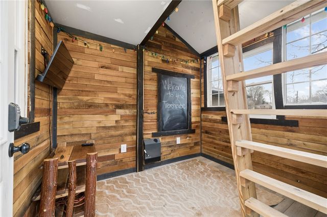 2745 Hastings Dr, Lower Burrell, PA 15068