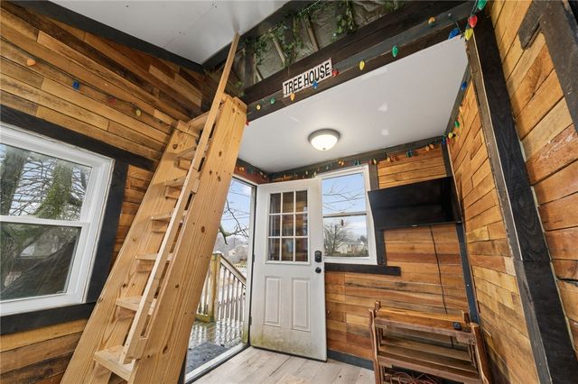 2745 Hastings Dr, Lower Burrell, PA 15068