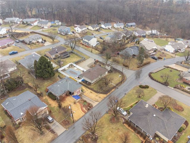 2745 Hastings Dr, Lower Burrell, PA 15068