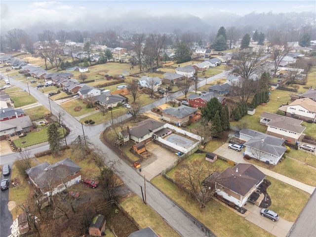 2745 Hastings Dr, Lower Burrell, PA 15068