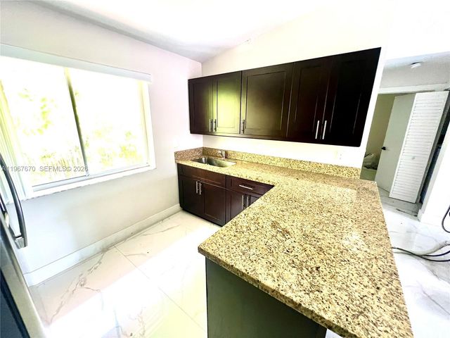 8027 Lake Dr 201, Doral, FL 33166