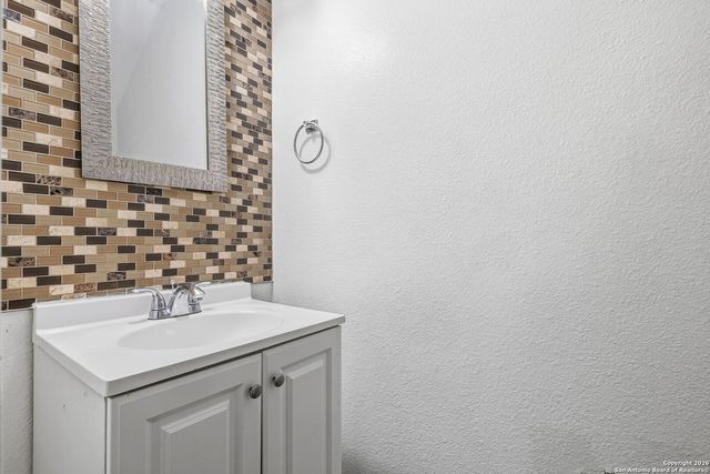 5519 Red Cyn, San Antonio, TX 78252