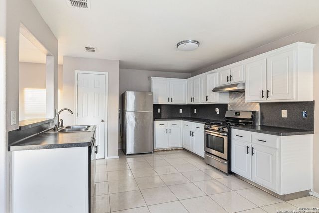 5519 Red Cyn, San Antonio, TX 78252