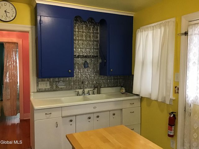 3 Crescent Drive, Albany, NY 12208