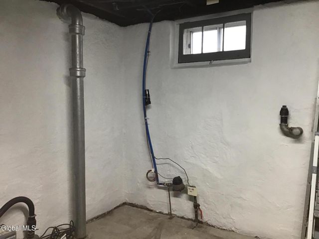 3 Crescent Drive, Albany, NY 12208