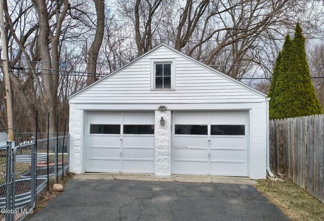 3 Crescent Drive, Albany, NY 12208