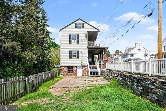 68 E WATER ST, Middletown, PA 17057