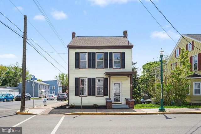 68 E WATER ST, Middletown, PA 17057