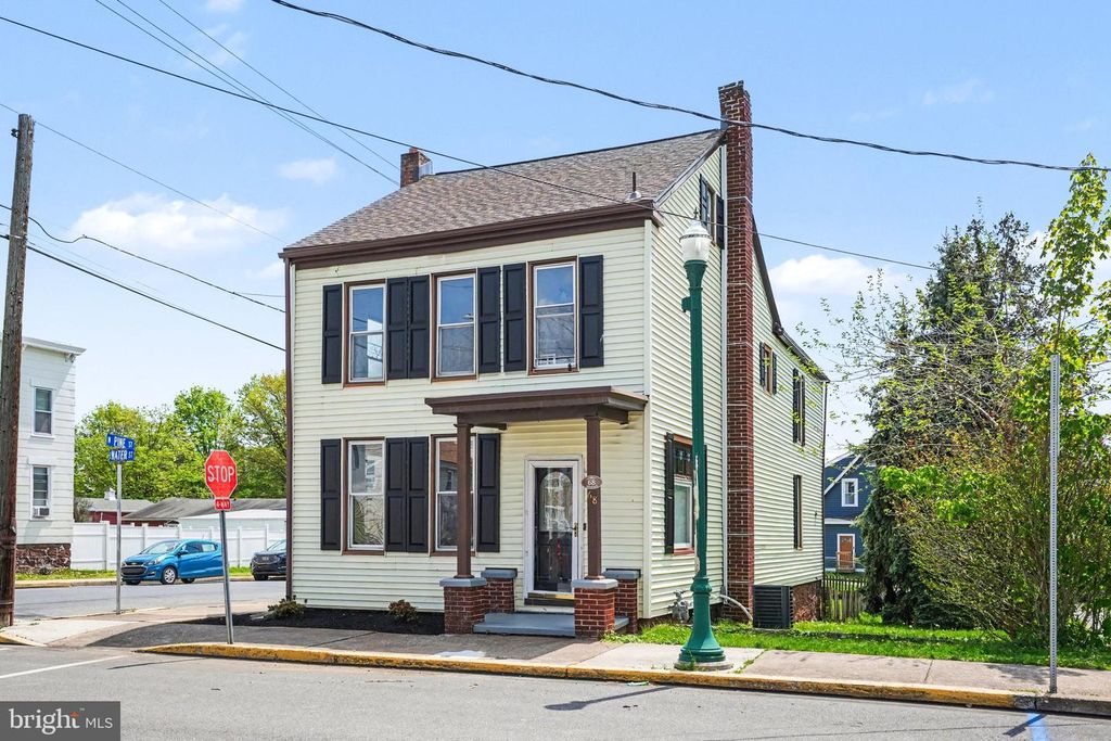 68 E WATER ST, Middletown, PA 17057