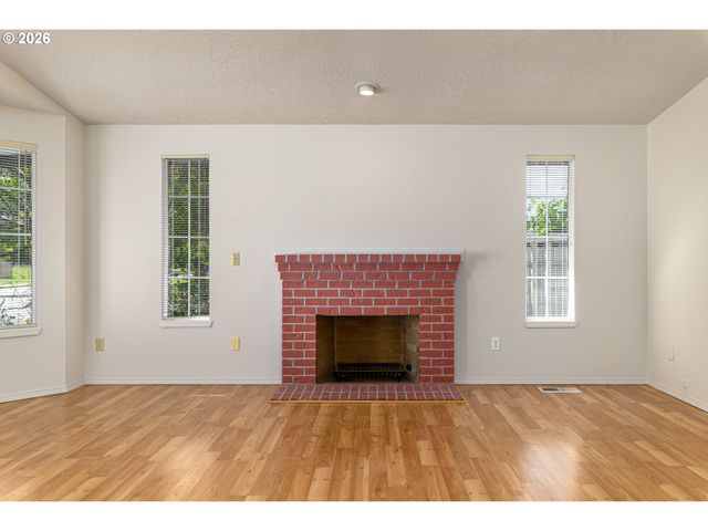 9707 Se REEDWAY St, Portland, OR 97266
