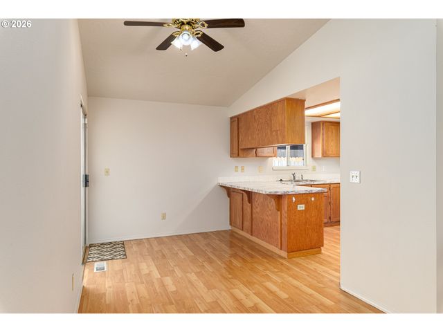 9707 Se REEDWAY St, Portland, OR 97266
