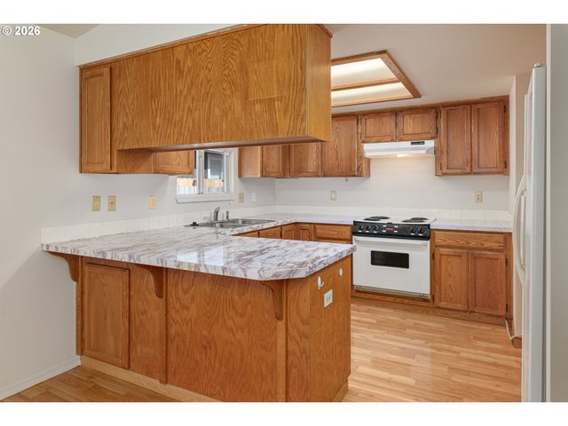 9707 Se REEDWAY St, Portland, OR 97266