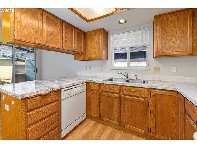 9707 Se REEDWAY St, Portland, OR 97266