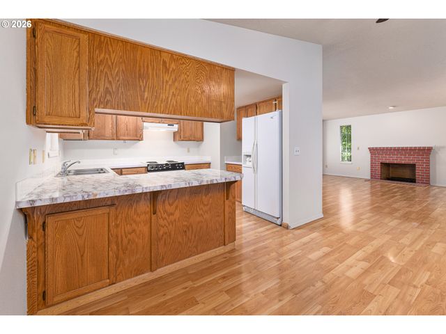 9707 Se REEDWAY St, Portland, OR 97266