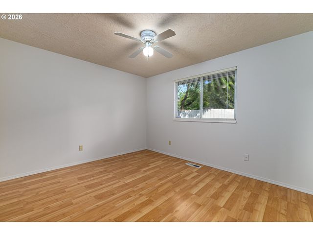 9707 Se REEDWAY St, Portland, OR 97266