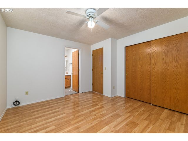9707 Se REEDWAY St, Portland, OR 97266
