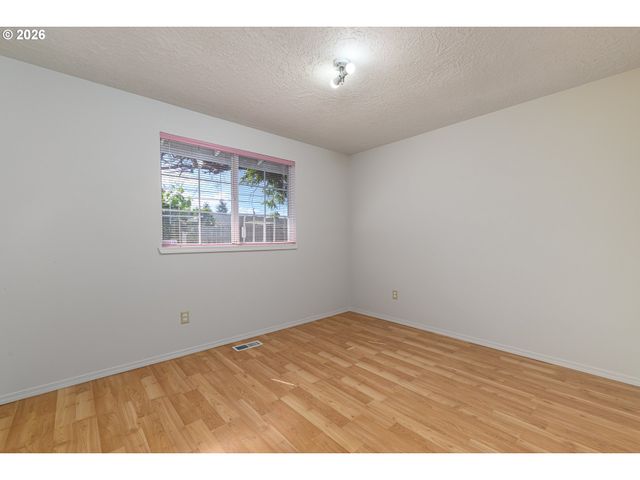 9707 Se REEDWAY St, Portland, OR 97266