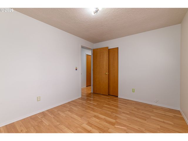 9707 Se REEDWAY St, Portland, OR 97266