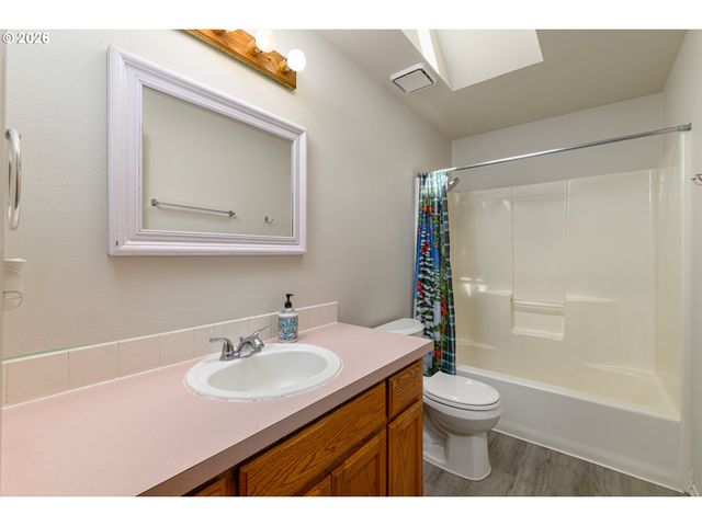 9707 Se REEDWAY St, Portland, OR 97266