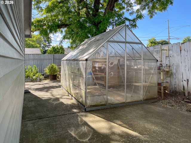 9707 Se REEDWAY St, Portland, OR 97266
