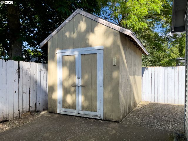 9707 Se REEDWAY St, Portland, OR 97266