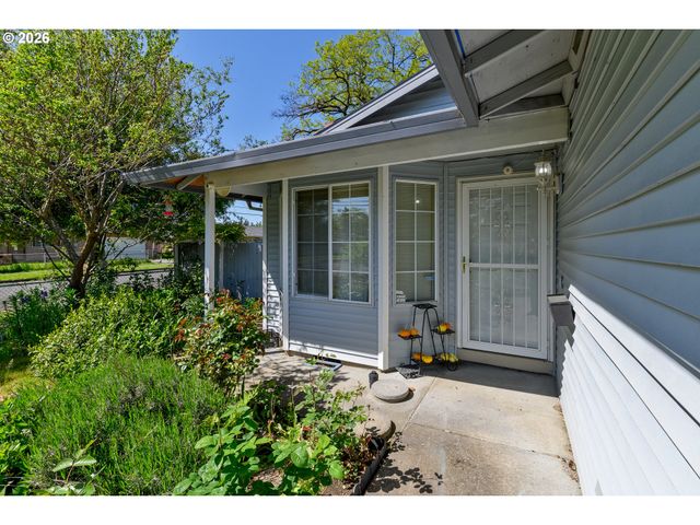 9707 Se REEDWAY St, Portland, OR 97266