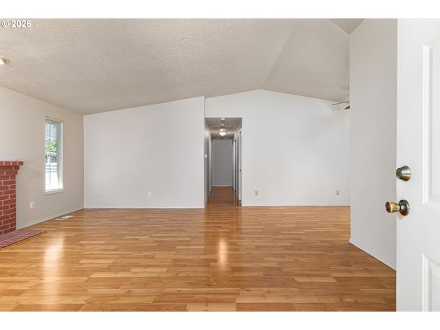 9707 Se REEDWAY St, Portland, OR 97266