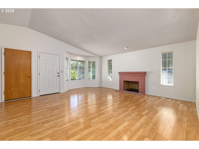 9707 Se REEDWAY St, Portland, OR 97266