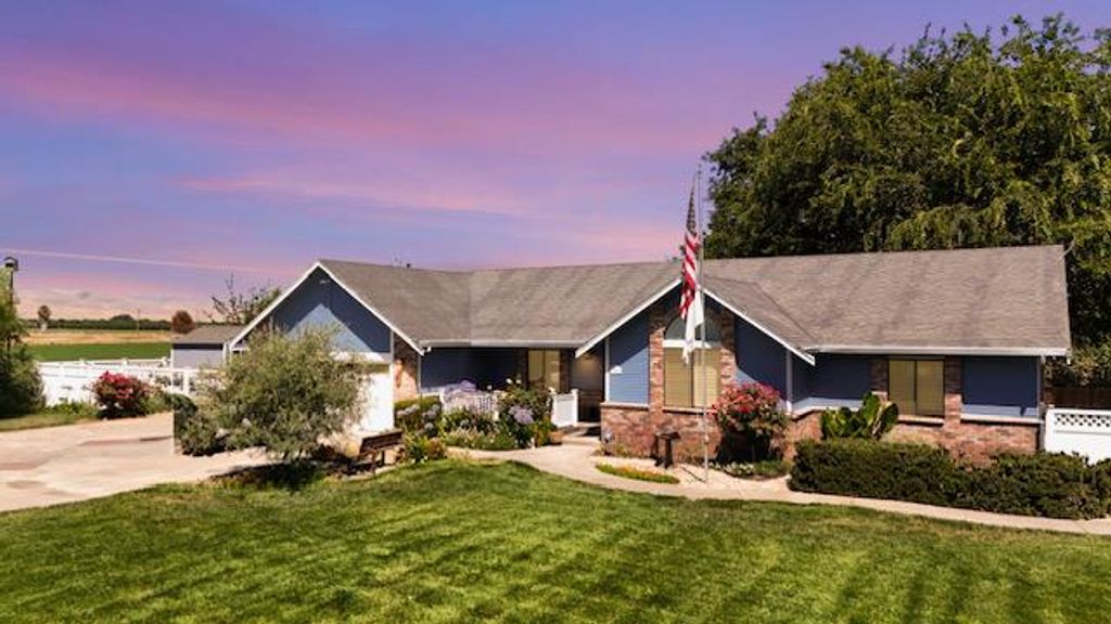 1137 Apricot Ave, Patterson, CA 95363