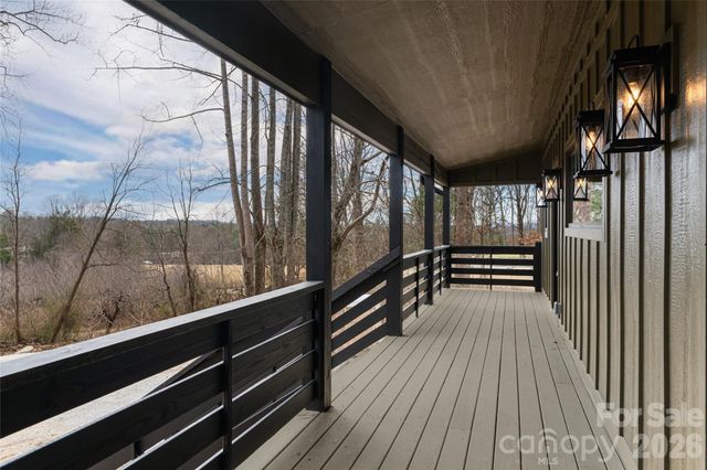 153 Hackleburg Lane, Hendersonville, NC 28792