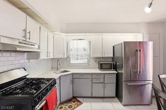 295 Old Bergen Rd, Jersey City, NJ 07305