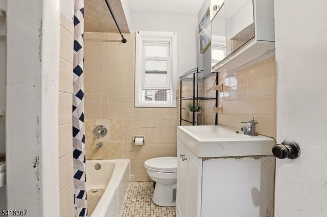 295 Old Bergen Rd, Jersey City, NJ 07305