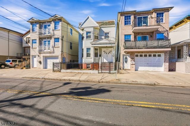 295 Old Bergen Rd, Jersey City, NJ 07305