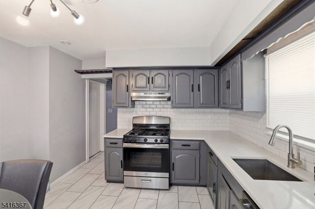 295 Old Bergen Rd, Jersey City, NJ 07305