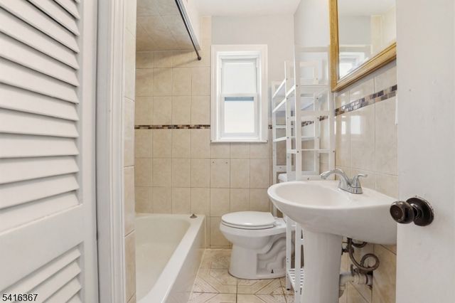 295 Old Bergen Rd, Jersey City, NJ 07305