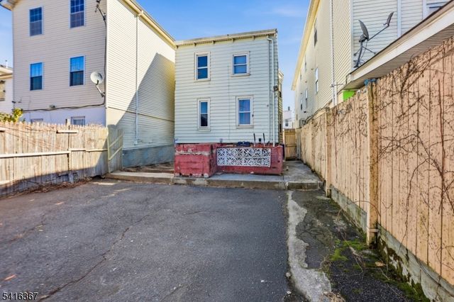 295 Old Bergen Rd, Jersey City, NJ 07305