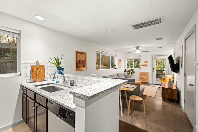 2005 Pennsylvania Ave B, Austin, TX 78702