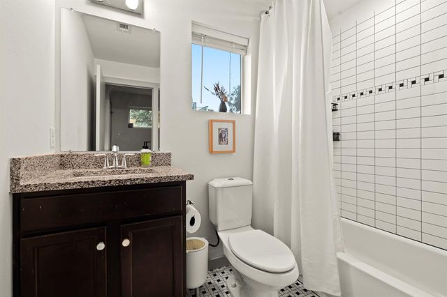 2005 Pennsylvania Ave B, Austin, TX 78702