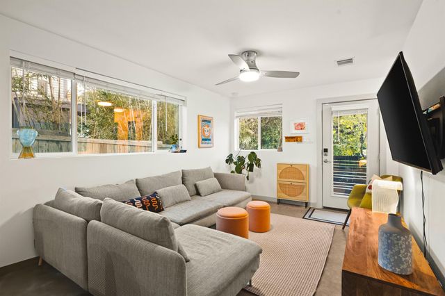 2005 Pennsylvania Ave B, Austin, TX 78702