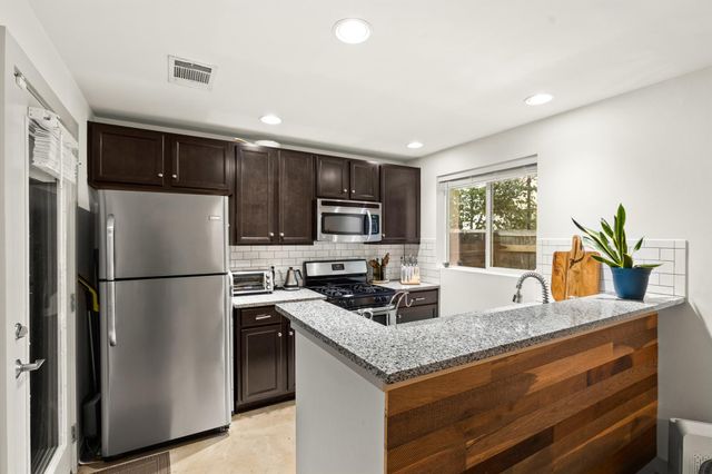 2005 Pennsylvania Ave B, Austin, TX 78702