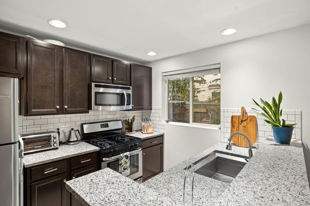 2005 Pennsylvania Ave B, Austin, TX 78702