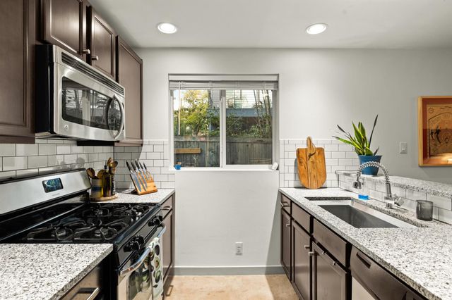 2005 Pennsylvania Ave B, Austin, TX 78702