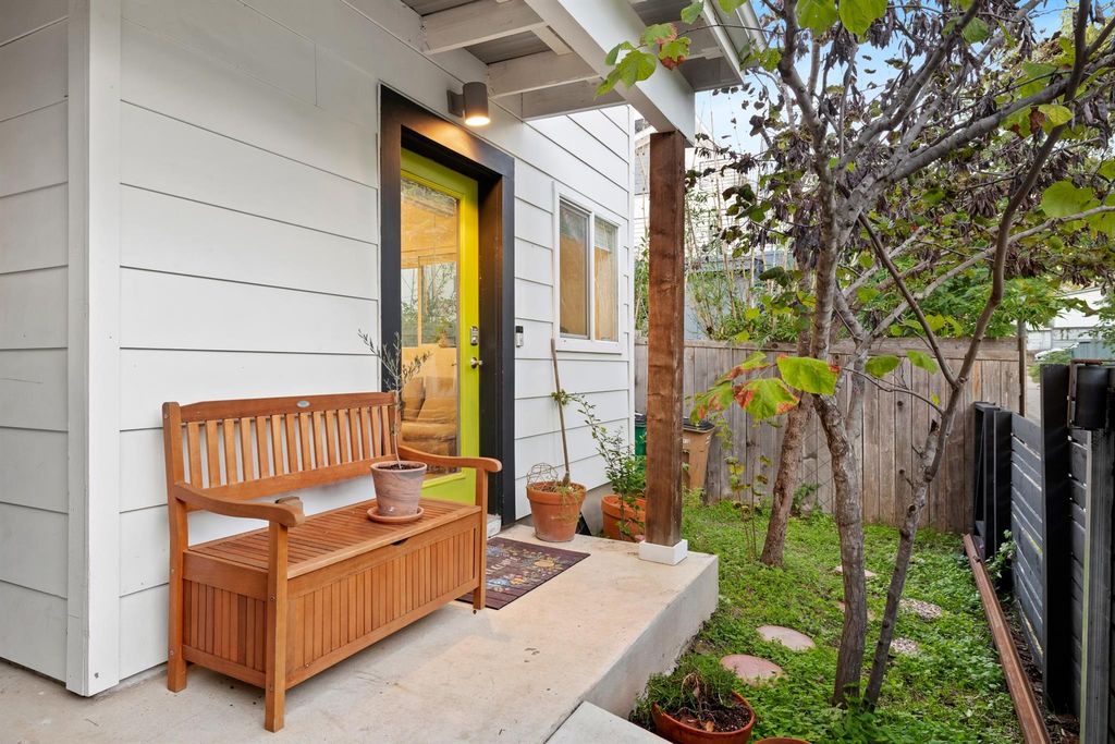 2005 Pennsylvania Ave B, Austin, TX 78702