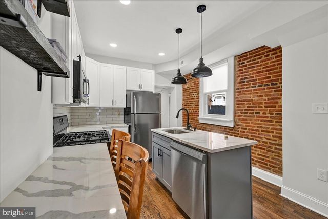 2 W BARNEY ST, Baltimore, MD 21230